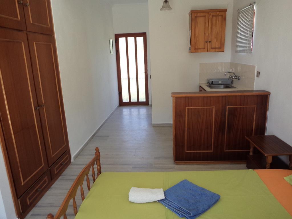 Renesis Studios&Apartments Lithakia  Habitación foto